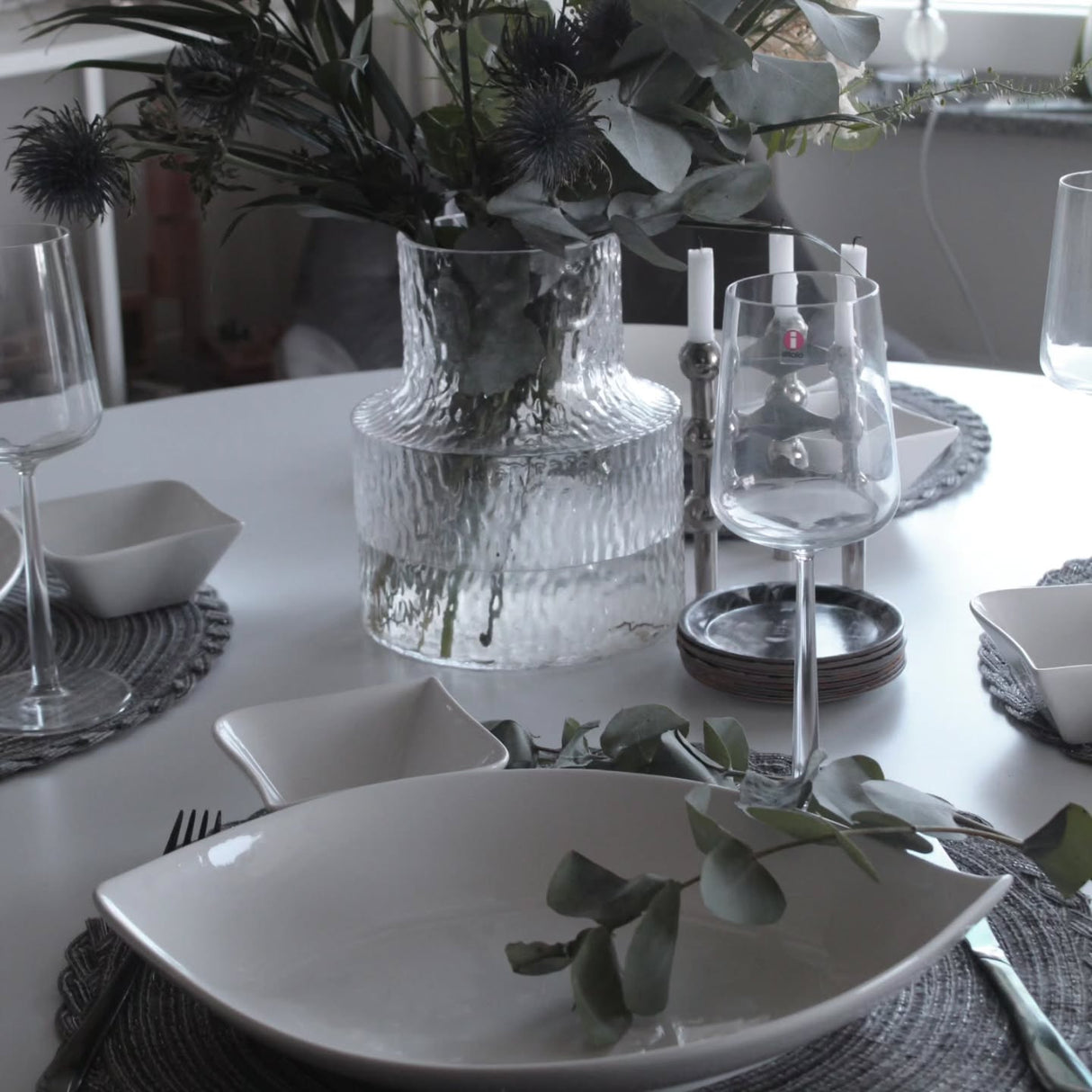 Hvit Lilje oval tallerken 4 stk