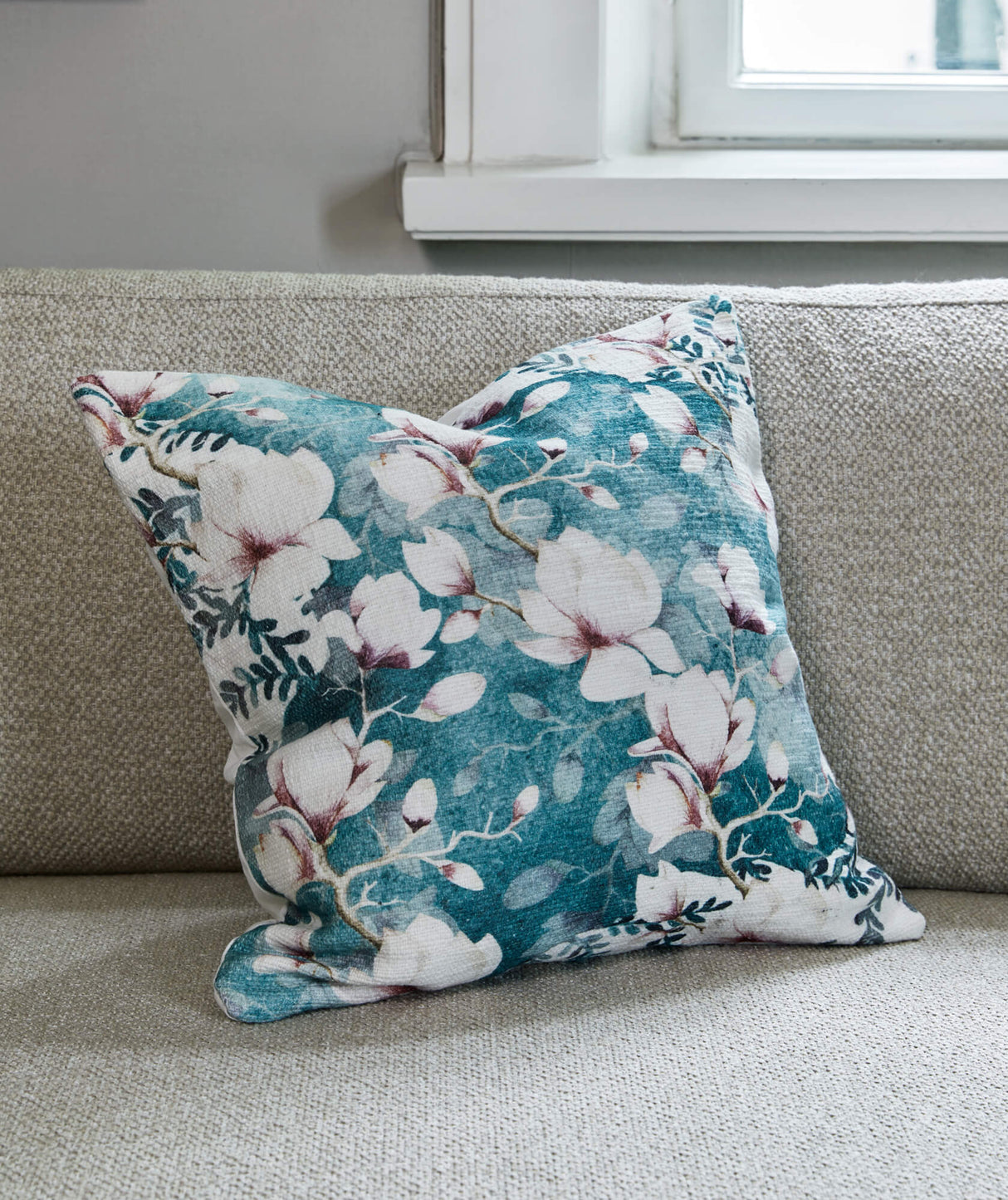 Magnolia cushion 45x45 cm