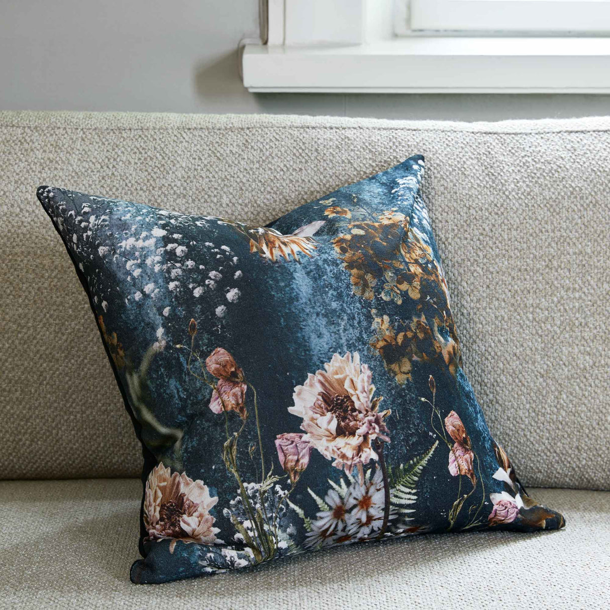Autumn Flowers pute 45x45 cm