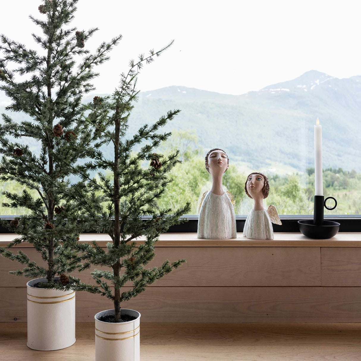 Christmas Tree med kongler H 82 cm