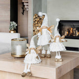 White Angel sittende